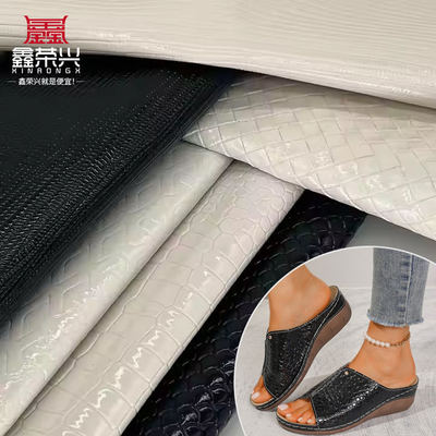 পিভিসি সিন্থেটিক চামড়া ফোন কেস আসবাবপত্র কারুশিল্প সোফার জন্য জলরোধী আস্তরণের সাথে ঝলকানি ঝলকানি এমবসড স্টাইল