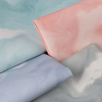 1.0 মিমি ডিজিটাল প্রিন্টিং মার্বেল পিভিসি নকল চামড়া হ্যান্ডব্যাগের জন্য ব্রাশ করা নীচে প্রসাধনী ব্যাগ ব্যবহার