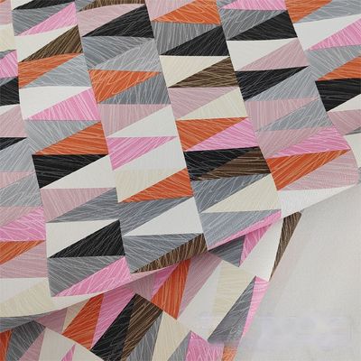 0.8 মিমি রঙিন জ্যামিতিক ডিজাইন পিভিসি চামড়া হ্যান্ডব্যাগ প্যাকিং বক্স ফোন কেস সজ্জা ব্যবহারের জন্য