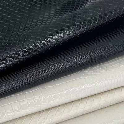 পিভিসি সিন্থেটিক চামড়া ফোন কেস আসবাবপত্র কারুশিল্প সোফার জন্য জলরোধী আস্তরণের সাথে ঝলকানি ঝলকানি এমবসড স্টাইল