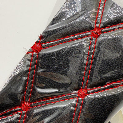 কাস্টম কুইলটেড পিভিসি চামড়া কার ফুট ম্যাট 4.6 মিমি ফেনা প্যাডিং সহ পুরু প্রসারিত ফিট এমবসড ব্রোডারেড কার সিট ব্যাগের জন্য সোফা