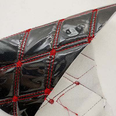 কাস্টম কুইলটেড পিভিসি চামড়া কার ফুট ম্যাট 4.6 মিমি ফেনা প্যাডিং সহ পুরু প্রসারিত ফিট এমবসড ব্রোডারেড কার সিট ব্যাগের জন্য সোফা