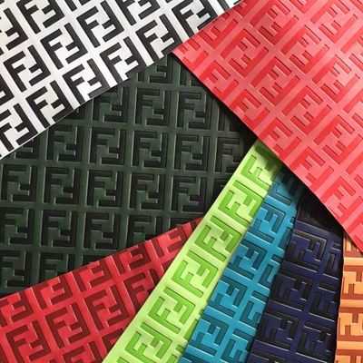 জুতার ব্যাগ টেবিল ম্যাটের জন্য কাস্টমাইজ করুন PU ভিনাইল ফ্যাশন কালার পরিবর্তন এমবসড সিনথেটিক চামড়া, নকল চামড়ার কাপড়