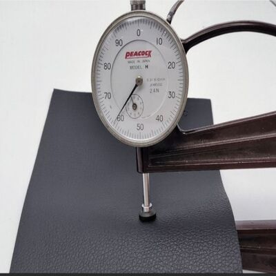 0.6 পুরুত্বের PVC 137 D90 LTear Resistance কৃত্রিম সিন্থেটিক লিচু প্যাটার্নের চামড়ার কার্পেট সিট কভার চামড়ার কাপড়