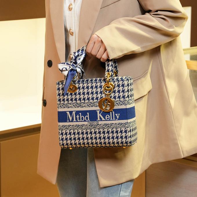 পিভিসি হোয়াইট এমবসড ডিজিটাল প্রিন্টিং ব্যাগ নোটবুক ফোন শেল টেবিল ম্যাট ফ্যাক্স লেদার ফ্যাব্রিকের জন্য সিন্থেটিক কৃত্রিম চামড়া 10