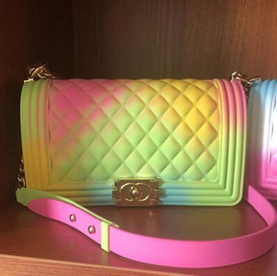 পিইউ রেইনবো লেটার প্রিন্ট ম্যাগাজিন ডিজাইন সিন্থেটিক চামড়া জলরোধী জাল চামড়া কাপড় ব্যাগ জন্য প্রসাধনী আসবাবপত্র / সোফা 13